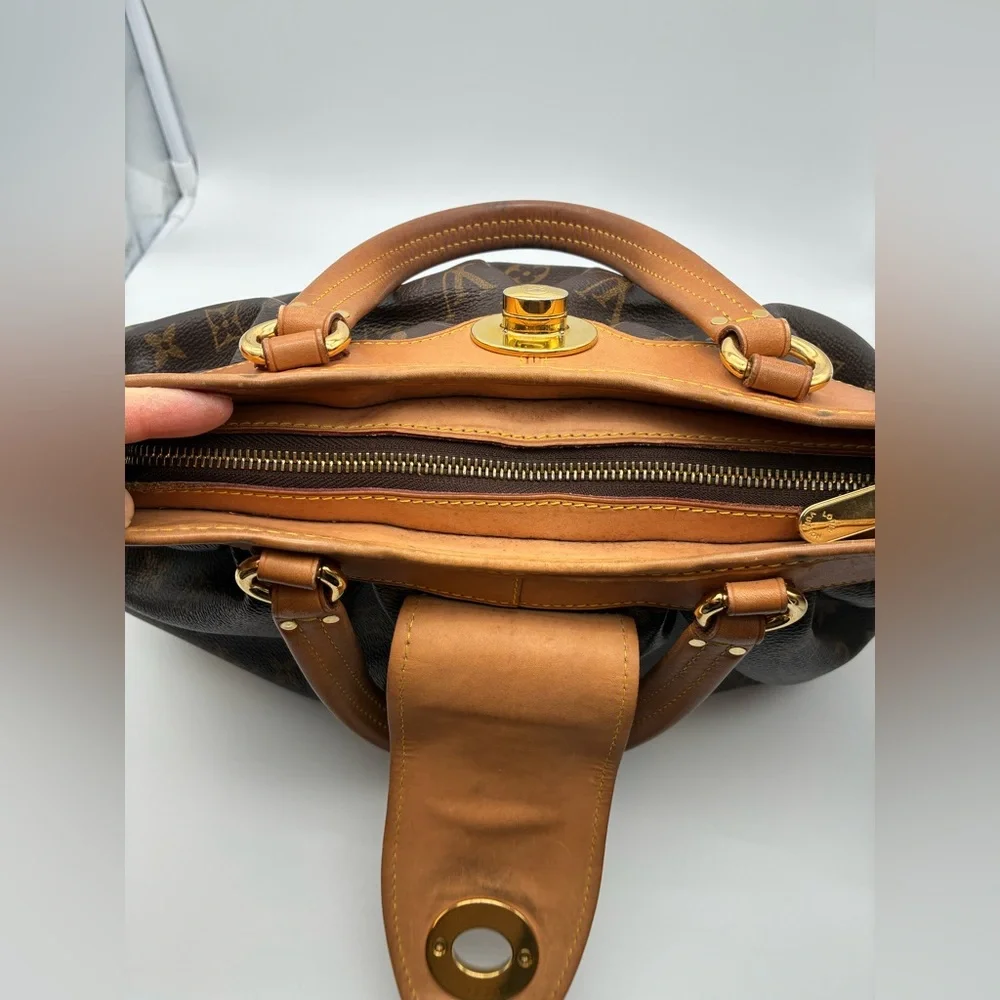 Louis Vuitton mm boetie Monogram Canvas Shoulder Bag with LV dust bag and COA